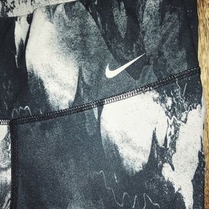 Nike Dri-Fit Legendary Capri Workout Leggings XS